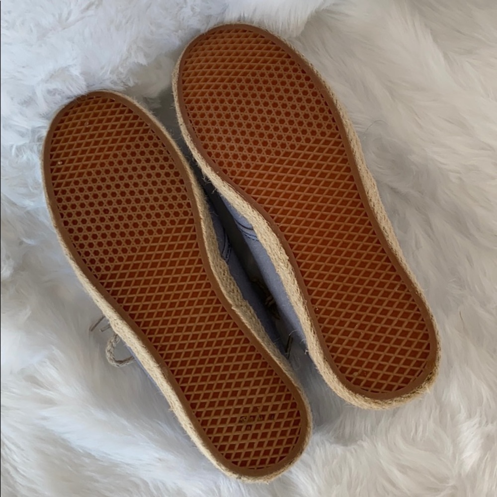 Vans - Picture 2 of 4